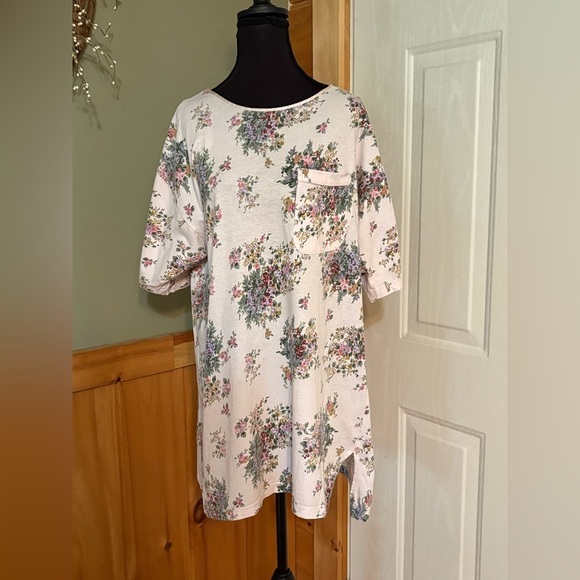 Victoria's Secret Other - Victoria’s Secret Floral Print Oversized Night Gown size M Gold Tag